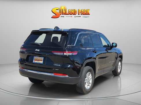 Used 2025 Jeep Grand Cherokee Laredo w/ Luxury Tech Group I image 4