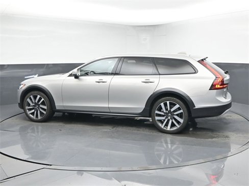 Used 2024 Volvo V90 B6 Cross Country Ultimate image 5