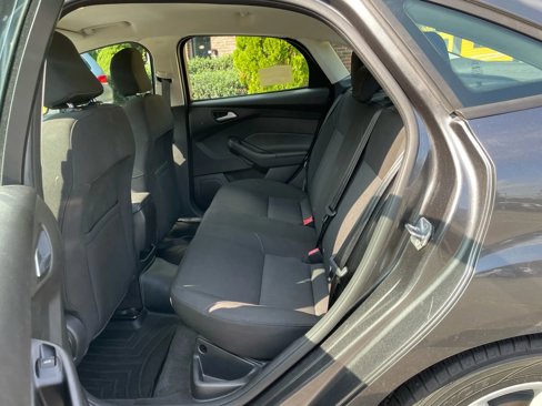Used 2015 Ford Focus SE image 28