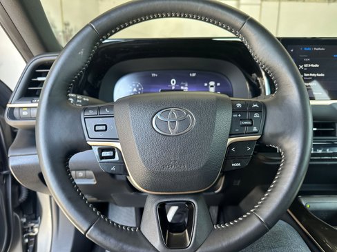 Used 2025 Toyota Crown XLE image 28