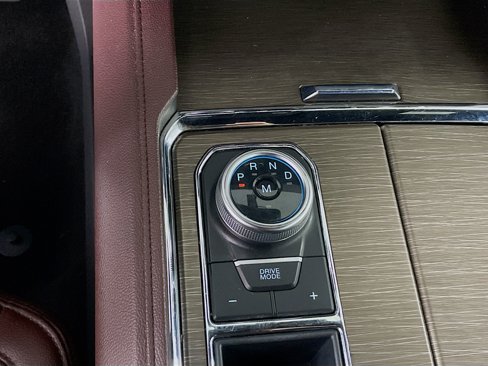 Used 2024 Ford Expedition Limited image 25