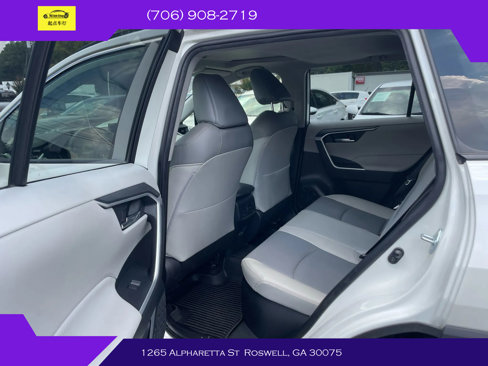 Used 2022 Toyota RAV4 XLE Premium image 11