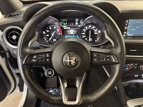 Used 2022 Alfa Romeo Stelvio Veloce image 27