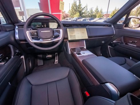 New 2025 Land Rover Range Rover SE image 36