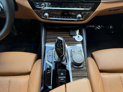 Used 2021 BMW 540i w/ Premium Package image 24