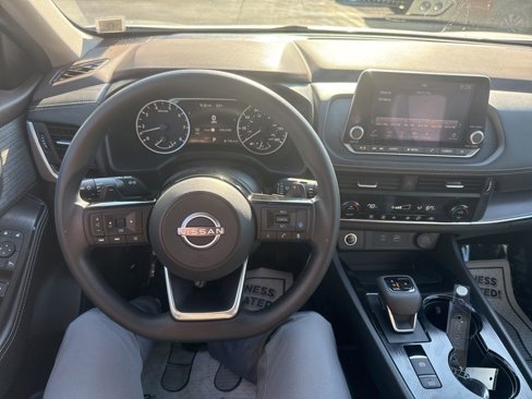 Used 2023 Nissan Rogue SV image 17
