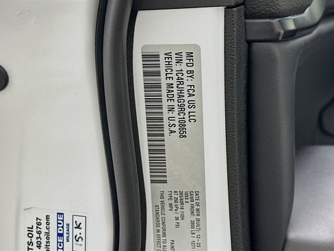 Used 2024 Jeep Grand Cherokee Altitude image 12