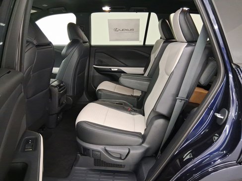 New 2025 Lexus TX 500h AWD image 12