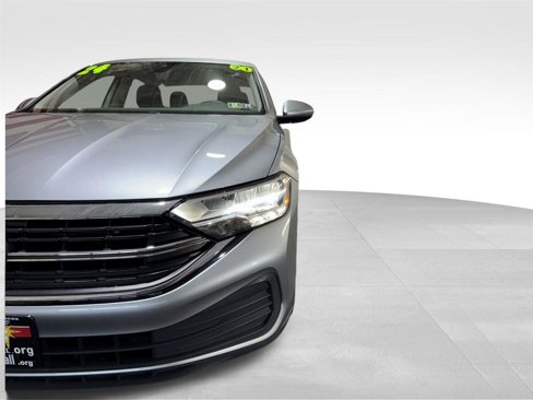 Used 2024 Volkswagen Jetta SE image 10