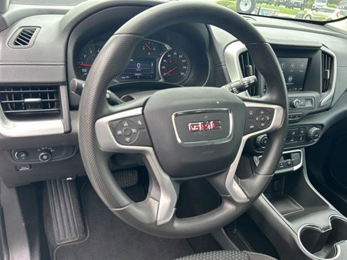 Used 2024 GMC Terrain SLE image 10