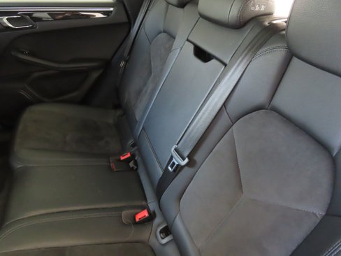 Used 2017 Porsche Macan image 23