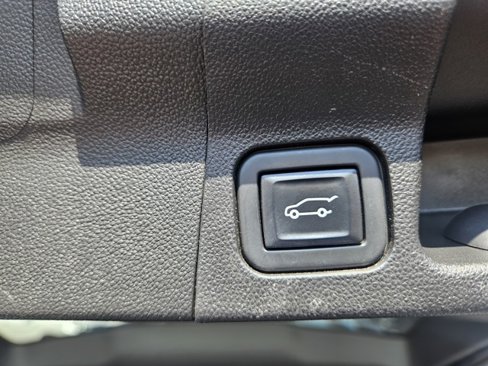 Certified 2023 GMC Acadia SLE w/ Driver Convenience Package image 15