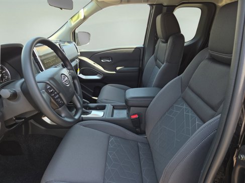 Used 2025 Nissan Frontier SV image 26