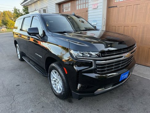 Used 2021 Chevrolet Suburban LT image 1