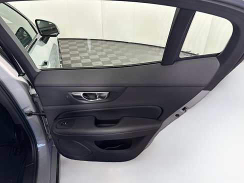 Used 2025 Volvo S60 B5 Plus image 29