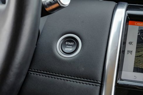 Used 2020 Land Rover Discovery Sport SE image 25