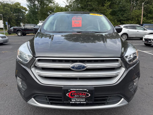 Used 2017 Ford Escape SE image 2
