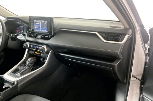 Used 2019 Toyota RAV4 XLE image 16