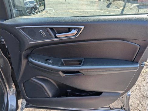 Used 2020 Ford Edge SE image 20
