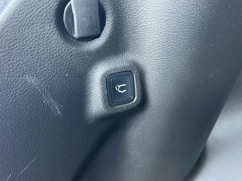 Used 2023 Jeep Compass Latitude w/ Sun and Sound Group image 13