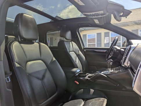 Used 2016 Porsche Cayenne S w/ Premium Plus Package image 19