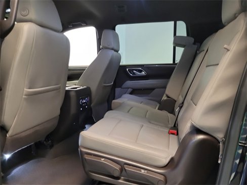 Used 2023 Chevrolet Suburban LT image 5