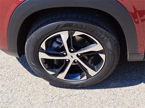 Used 2025 Chevrolet Trax RS w/ Driver Confidence Package image 9