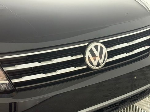Used 2019 Volkswagen Tiguan SE w/ Panoramic Sunroof Package image 37
