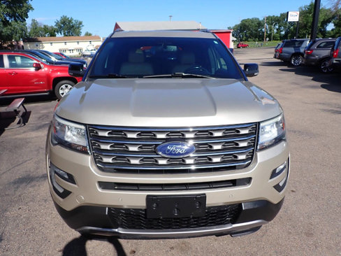 Used 2017 Ford Explorer XLT w/ Equipment Group 202A image 2