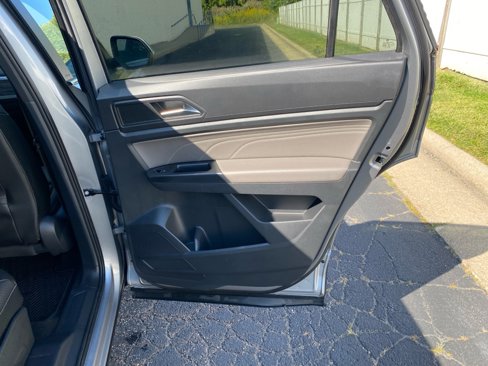 Used 2021 Volkswagen Atlas Cross Sport SE image 23