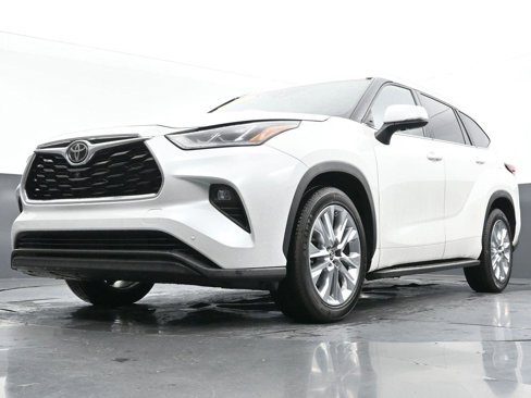 Used 2022 Toyota Highlander Limited image 57