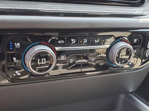 New 2025 Chevrolet Silverado 2500 ZR2 w/ Technology Package image 29