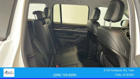 Used 2023 Jeep Grand Cherokee Limited w/ Black Appearance Package image 45