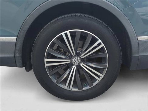 Used 2019 Volkswagen Tiguan SE image 9