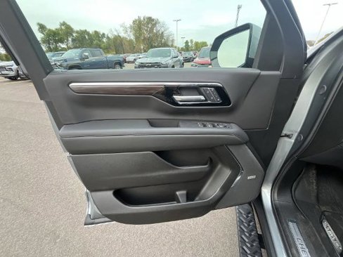 New 2026 Chevrolet Suburban Z71 image 23