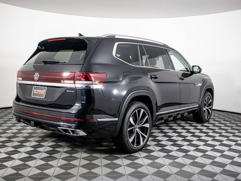 Used 2024 Volkswagen Atlas SEL Premium R-Line image 3