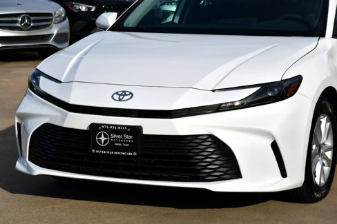 Used 2025 Toyota Camry LE image 3