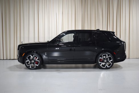 New 2026 Rolls-Royce Cullinan Black Badge image 3