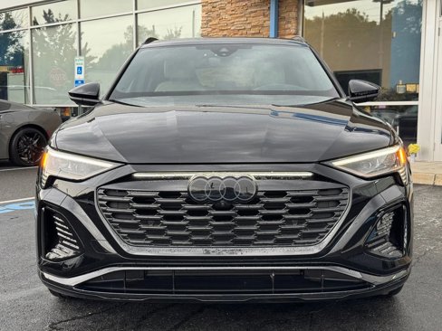 Used 2024 Audi Q8 e-tron Prestige image 8