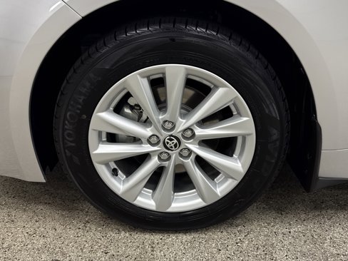 Used 2025 Toyota Corolla SE image 2