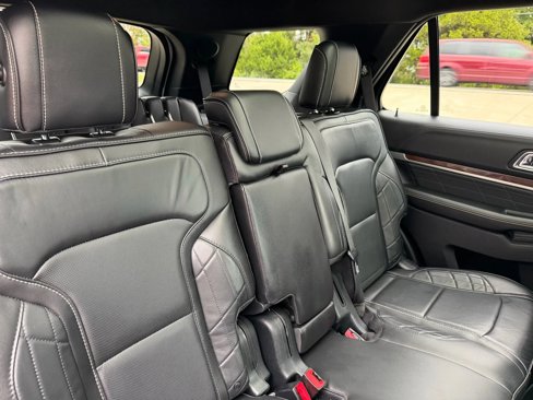 Used 2019 Ford Explorer Platinum image 48