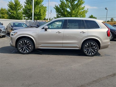 New 2026 Volvo XC90 T8 Plus image 2