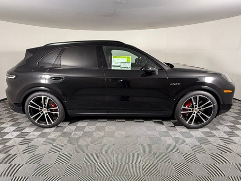 New 2026 Porsche Cayenne S image 9