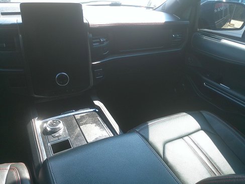 Used 2022 Ford Expedition Limited image 12