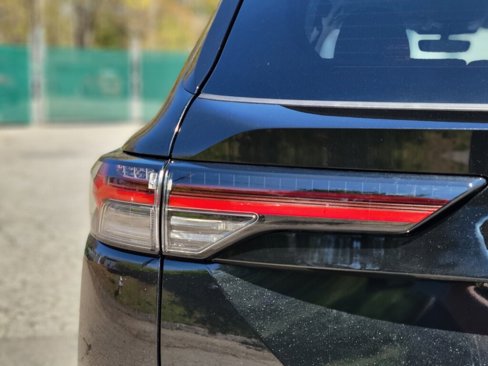 New 2025 Mitsubishi Outlander SE image 9