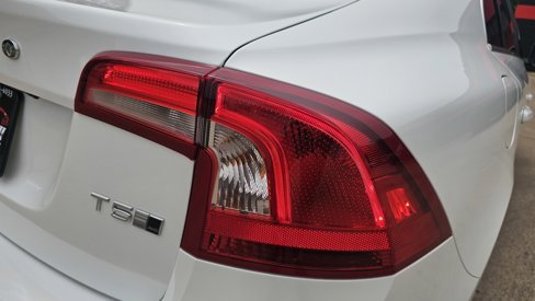 Used 2018 Volvo S60 T5 Inscription Platinum image 9