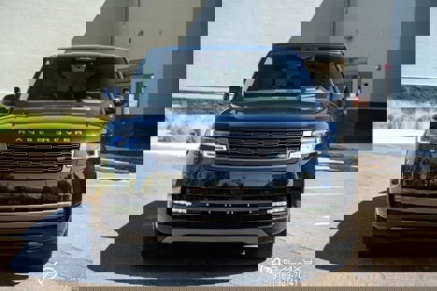 Used 2023 Land Rover Range Rover SE image 2