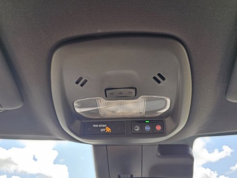Used 2024 Chevrolet Trax RS image 38