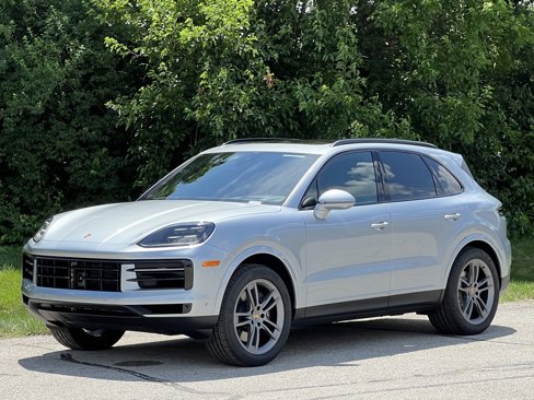 New 2025 Porsche Cayenne image 1