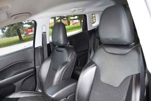 Used 2020 Jeep Compass Latitude w/ Popular Equipment Group image 11